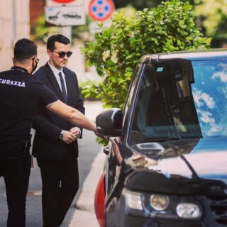 Rispondiamo positivamente alle vostre richieste all’interno di un mercato in continua #Evoluzione 📈📉 #diamondservice#sucurity#securityguard#milano#italy#fashion#montenapoleonedistrict#ncc