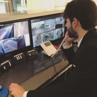 Sguardo vigile in #Control room #diamondservice #controlroom #sorveglianza #monitoring #luxurylifestyle #security #controlling #retail